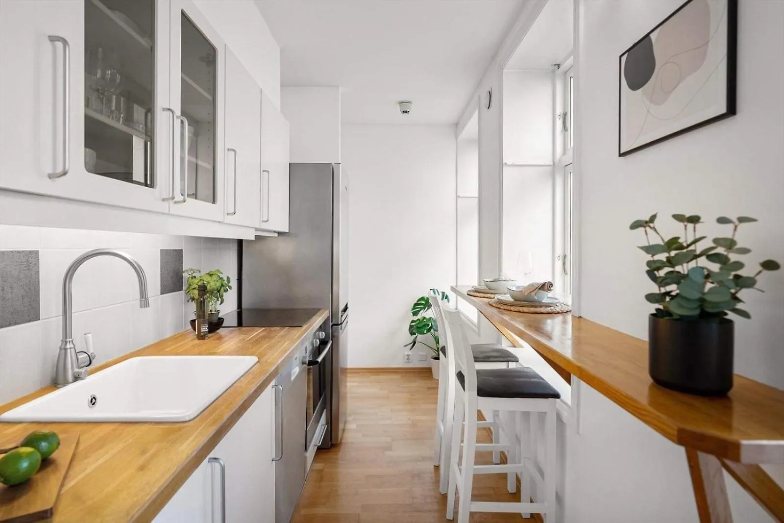 Homerentals L Central & Convenient - Queen Bed Bergen Lägenhet
